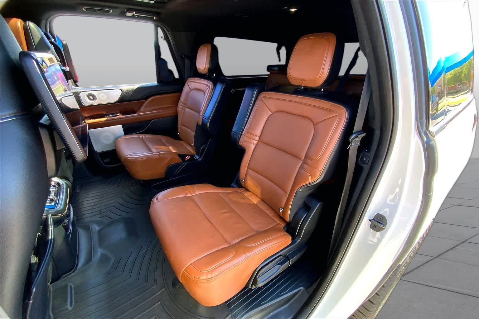 Used 2021 Ceramic Pearl Lincoln Reserve image 21
