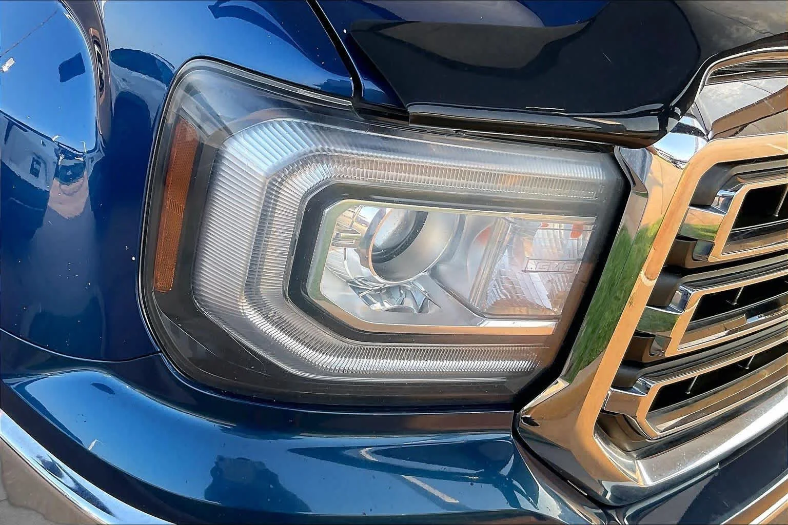 Used 2019 Stone Blue Metallic GMC SLE image 26