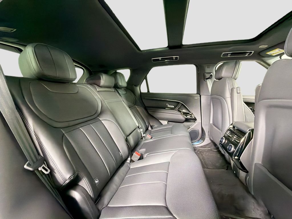New 2026 Fuji White Land Rover Dynamic SE image 29