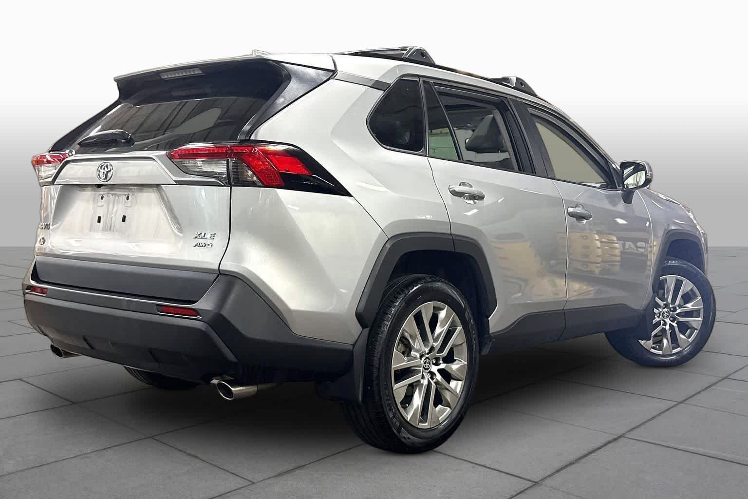 Used 2023 Silver Sky Metallic Toyota XLE Premium image 13