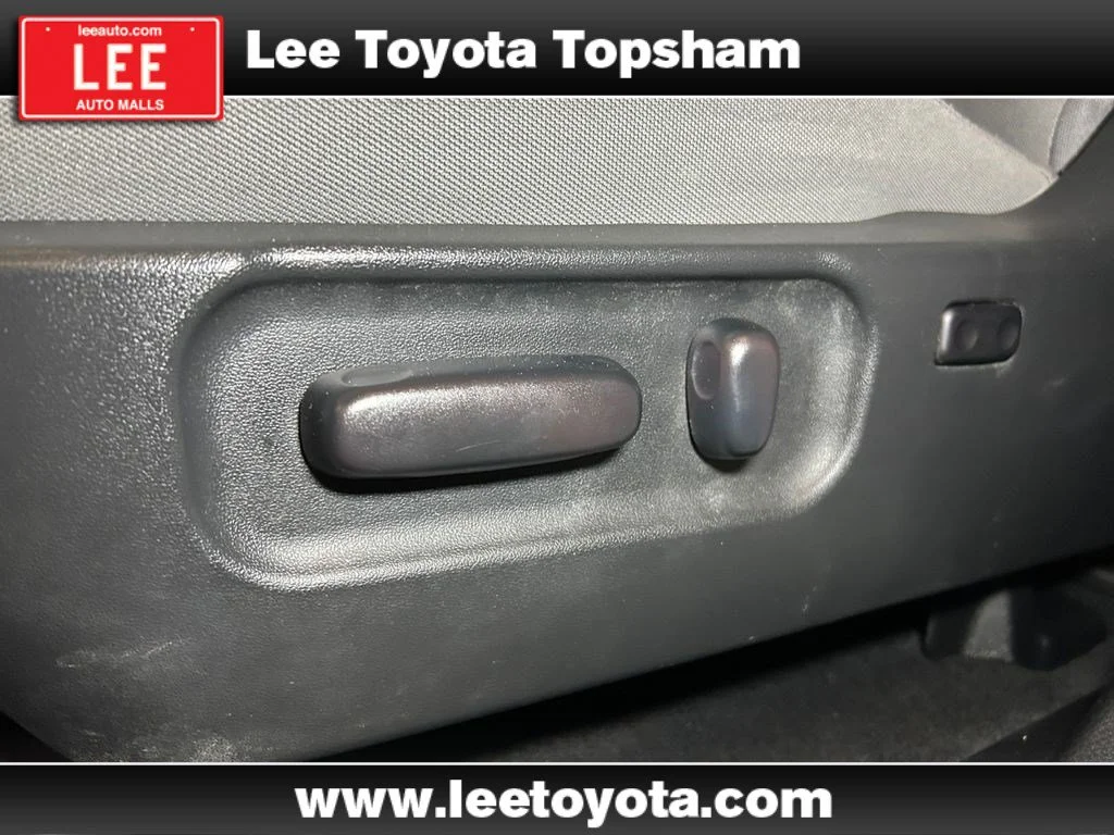 Used 2022 White Toyota SR5 image 21