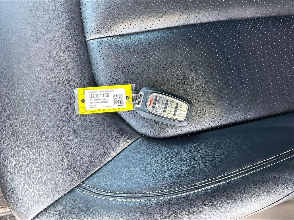 Used 2024 Silver Mist Clearcoat Chrysler Touring L image 28