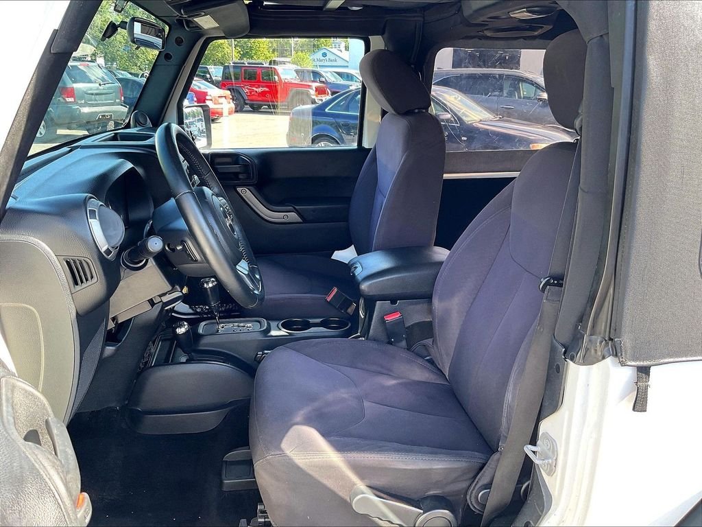 Used 2014 White Jeep Sport image 10