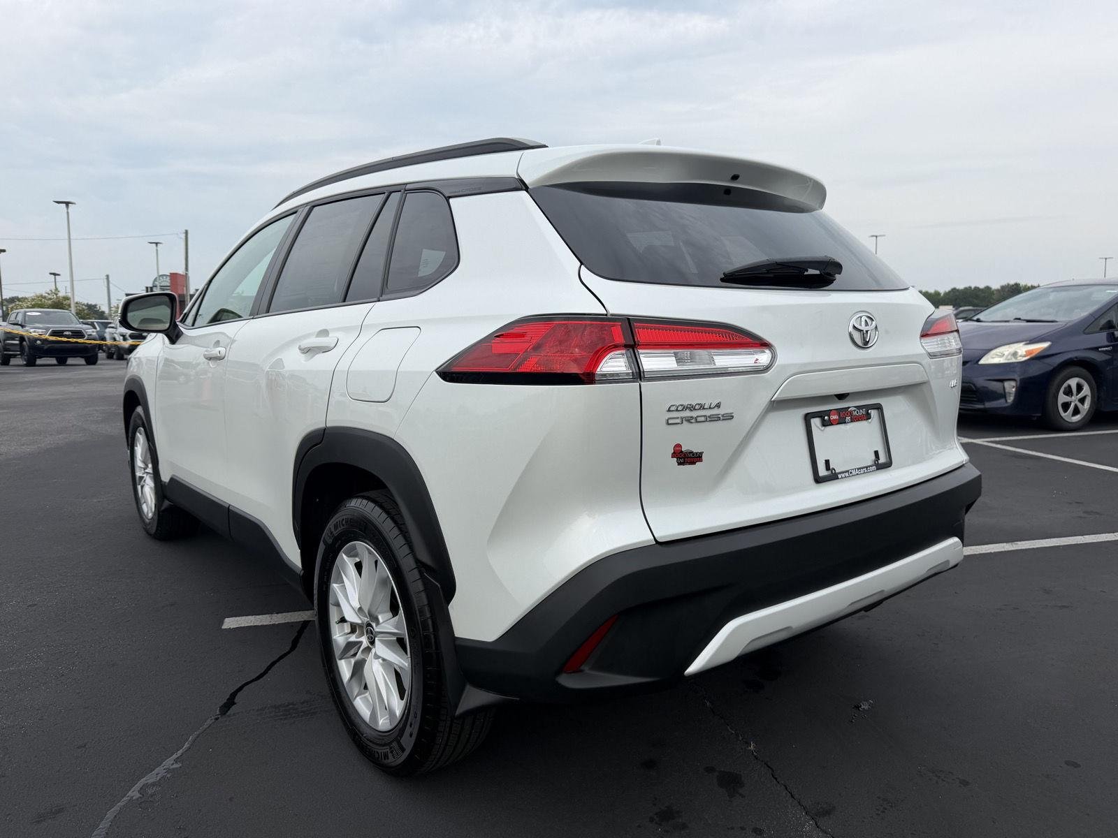 Used 2023 Wind Chill Pearl Toyota LE image 5