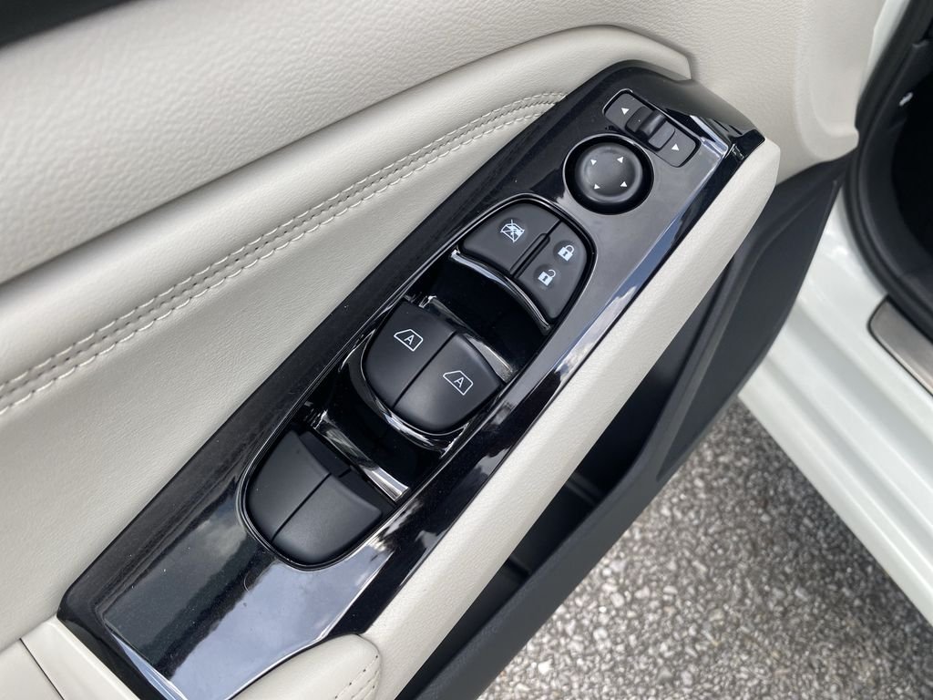 Used 2022 Pearl White Tricoat Nissan 2.5 SL image 18