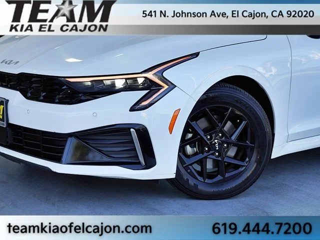 Used 2025 White Kia LXS image 3