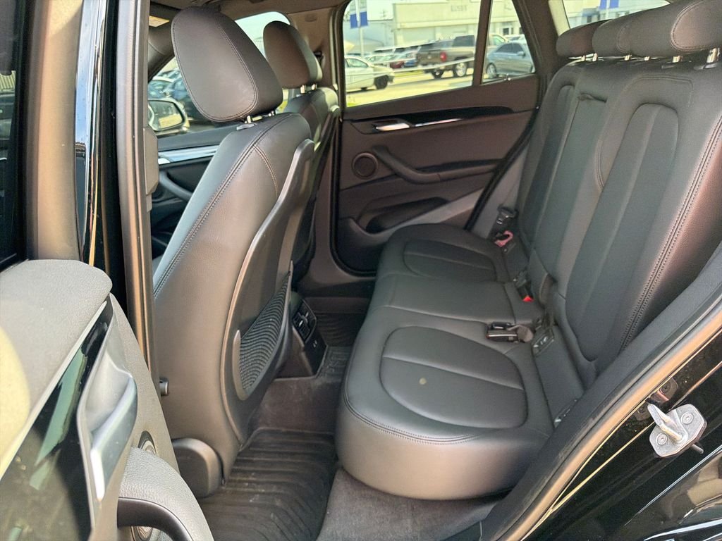 Used 2022 Black BMW sDrive28i image 28