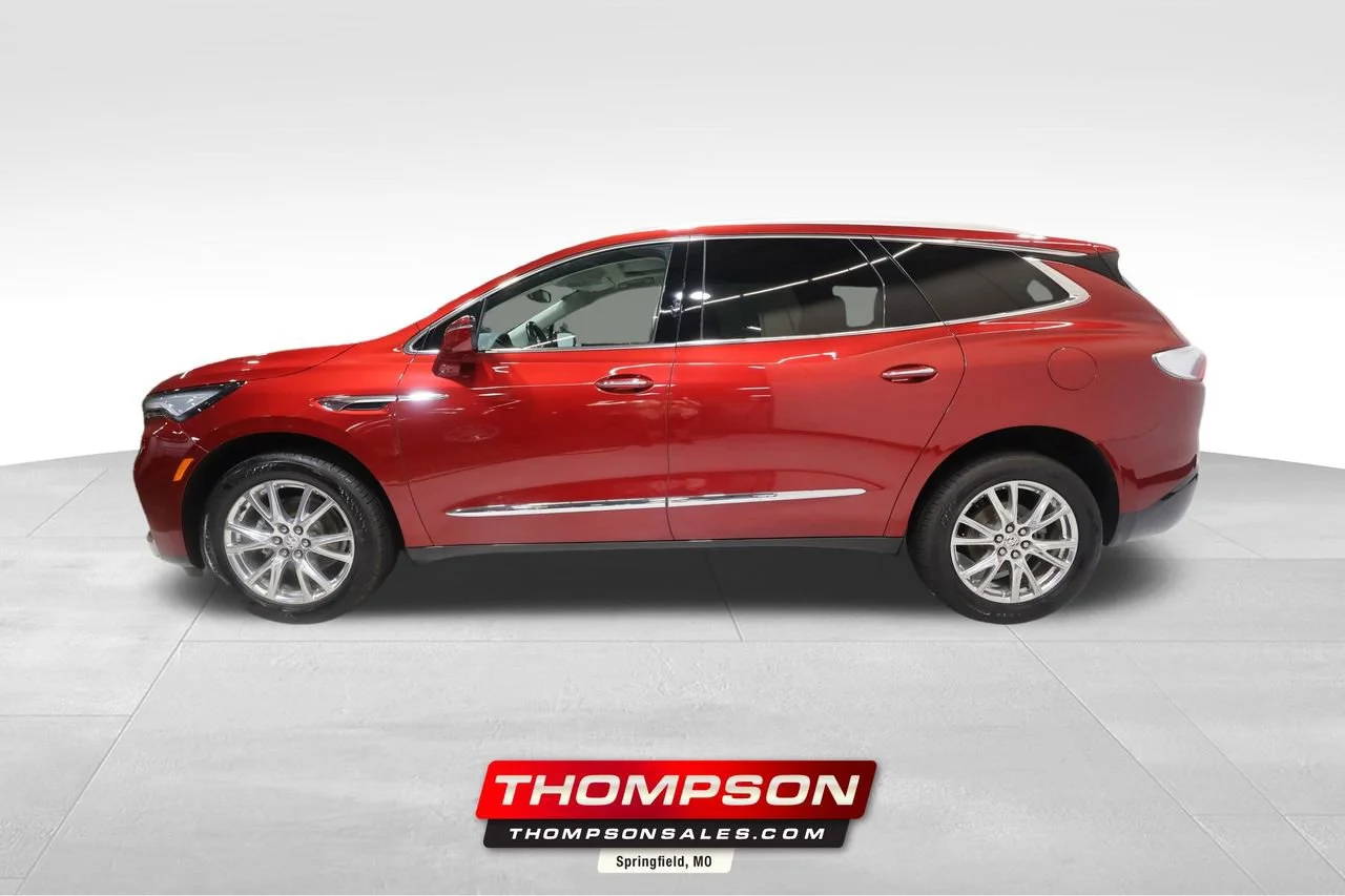 2023 Buick Enclave Essence's photo