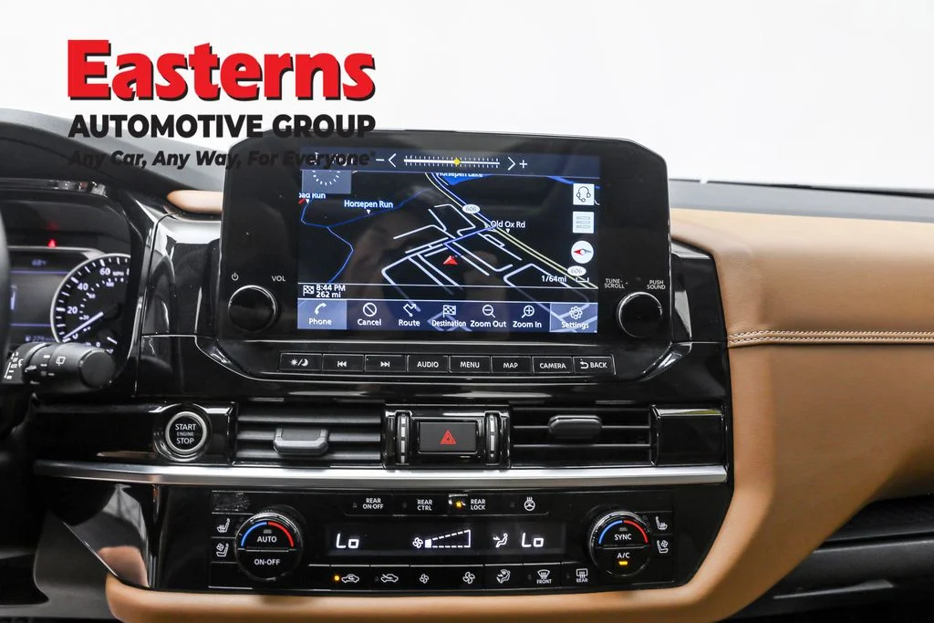 Used 2022 White Nissan Platinum image 12