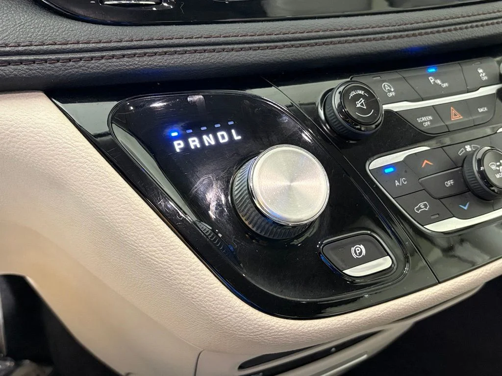 Used 2017 White Chrysler Limited image 25