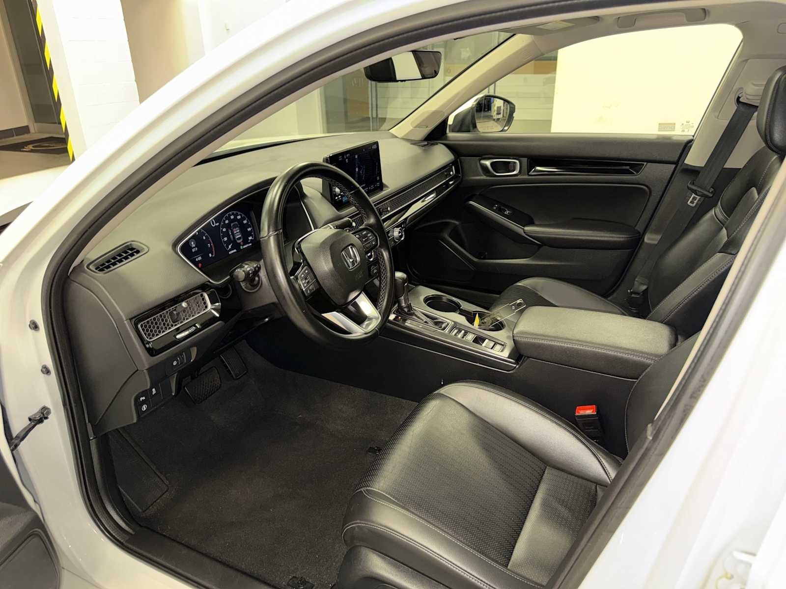 Used 2023 White Honda Touring image 30