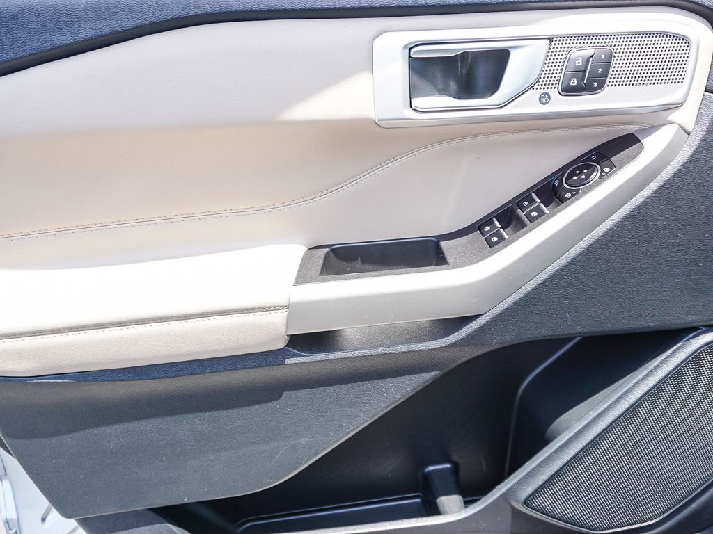 Used 2023 Silver Metallic Ford Limited image 18