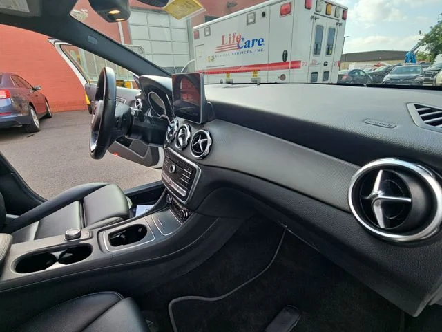 Used 2019 White Mercedes-Benz GLA 250 image 32