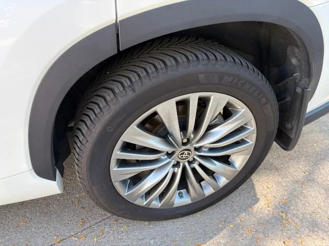 Used 2021 Blizzard Pearl Toyota Hybrid Platinum image 14