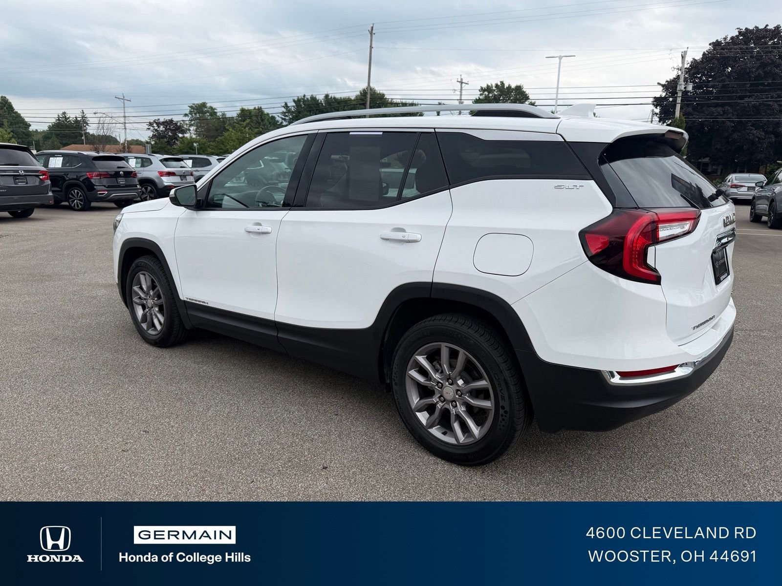 Used 2024 Summit White GMC SLT image 9