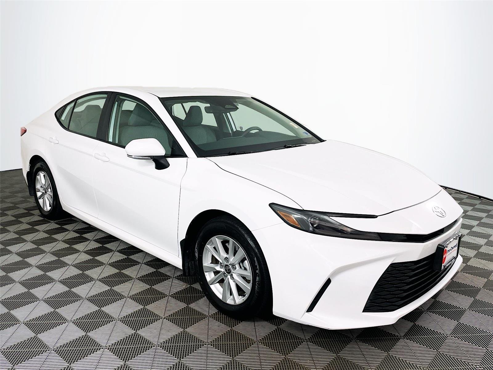 Used 2025 Ice Cap Toyota LE image 1