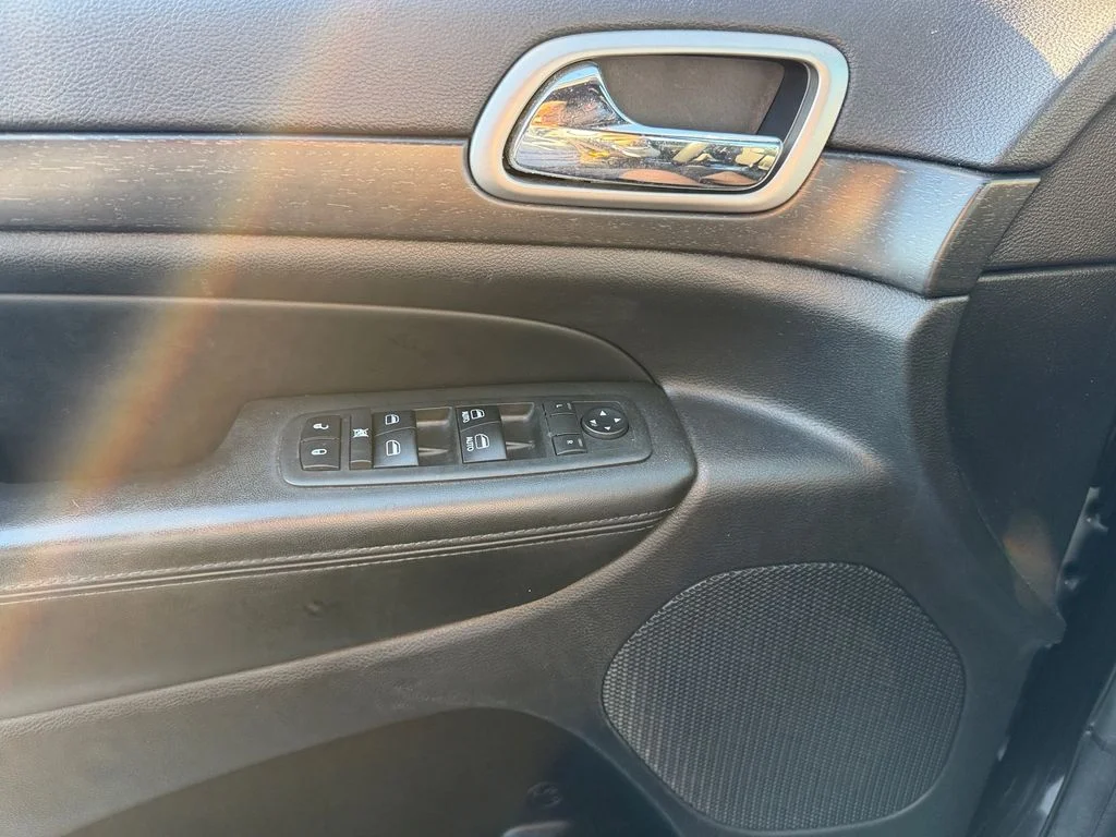 Used 2018 Gray Jeep Laredo E image 24