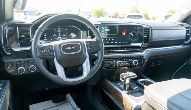 Used 2025 White GMC Elevation image 11