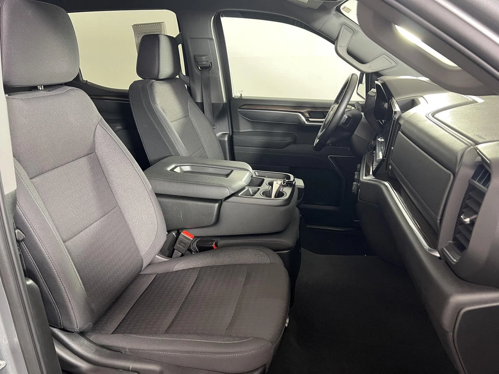 Used 2025 Sterling Gray Metallic Chevrolet LT (2FL) image 21