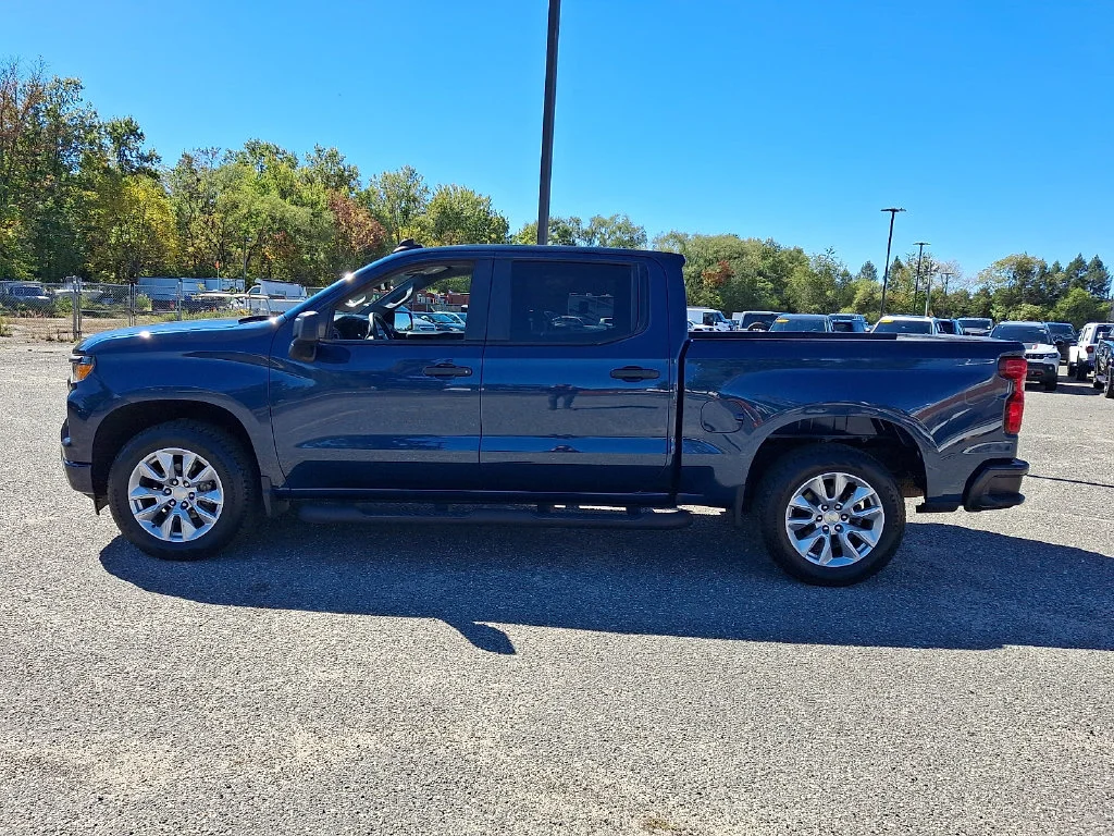 Used 2022 Blue Chevrolet Custom image 7
