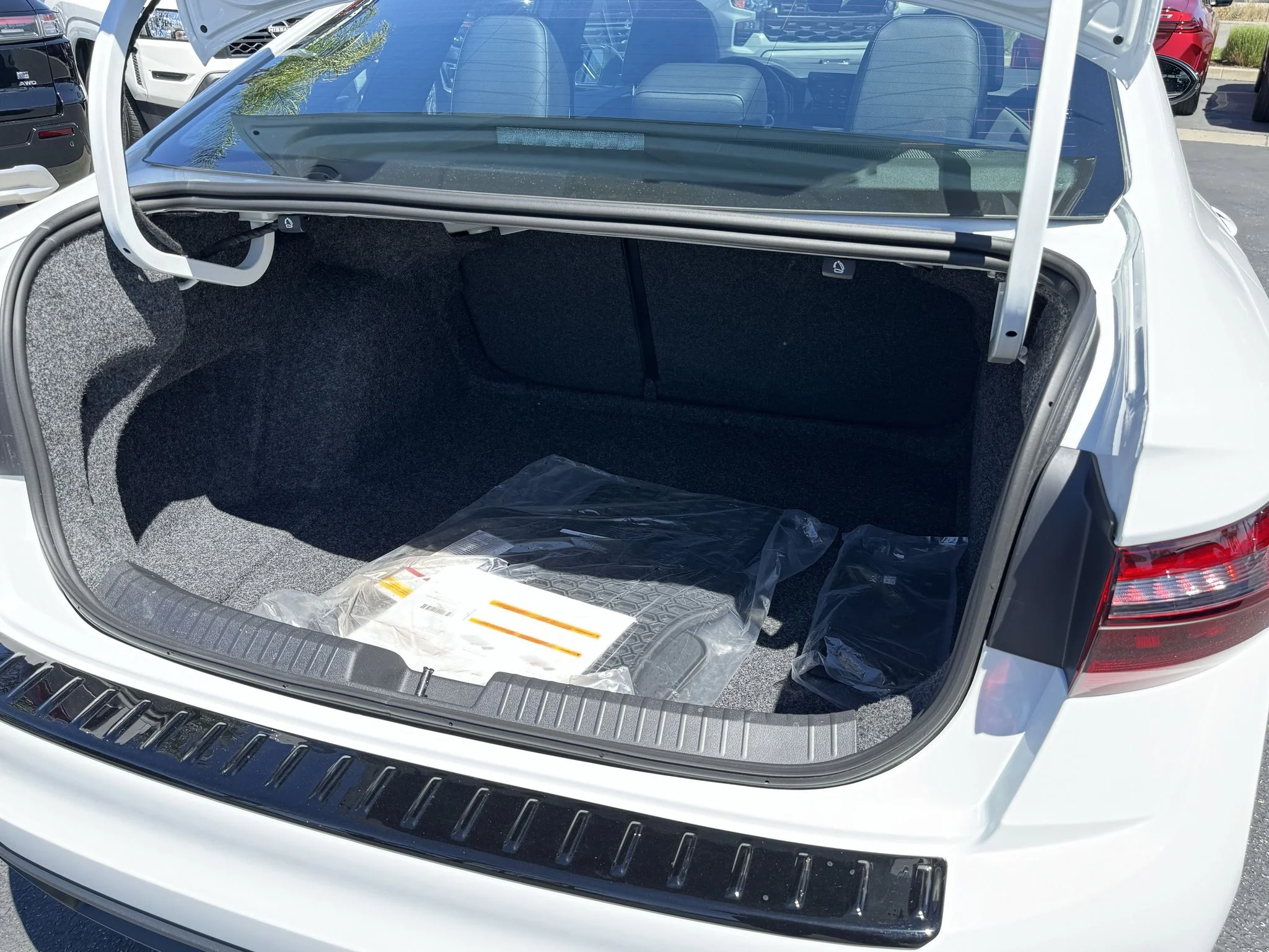 New 2026 Pure White w/Deep Black Roof Volkswagen Autobahn image 33