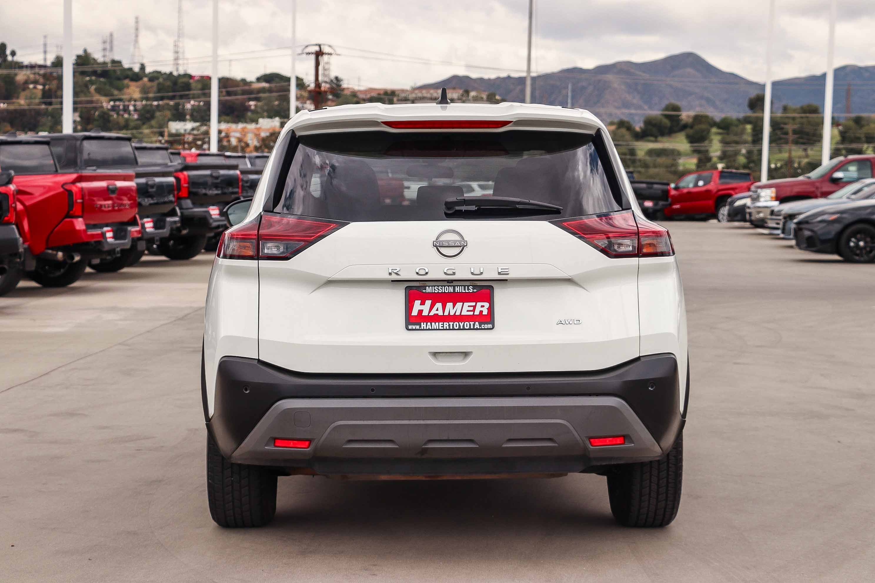 Used 2023 Glacier White Nissan S image 5