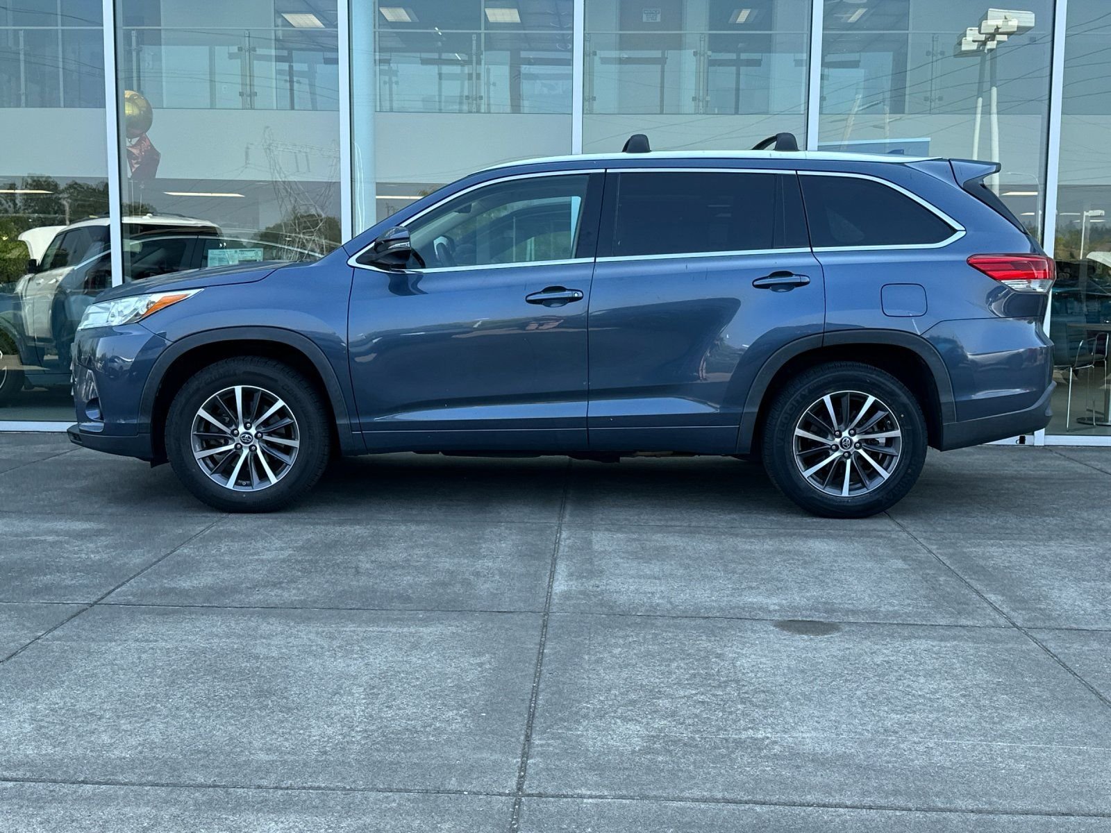 Used 2017 Shoreline Mist Toyota XLE image 6