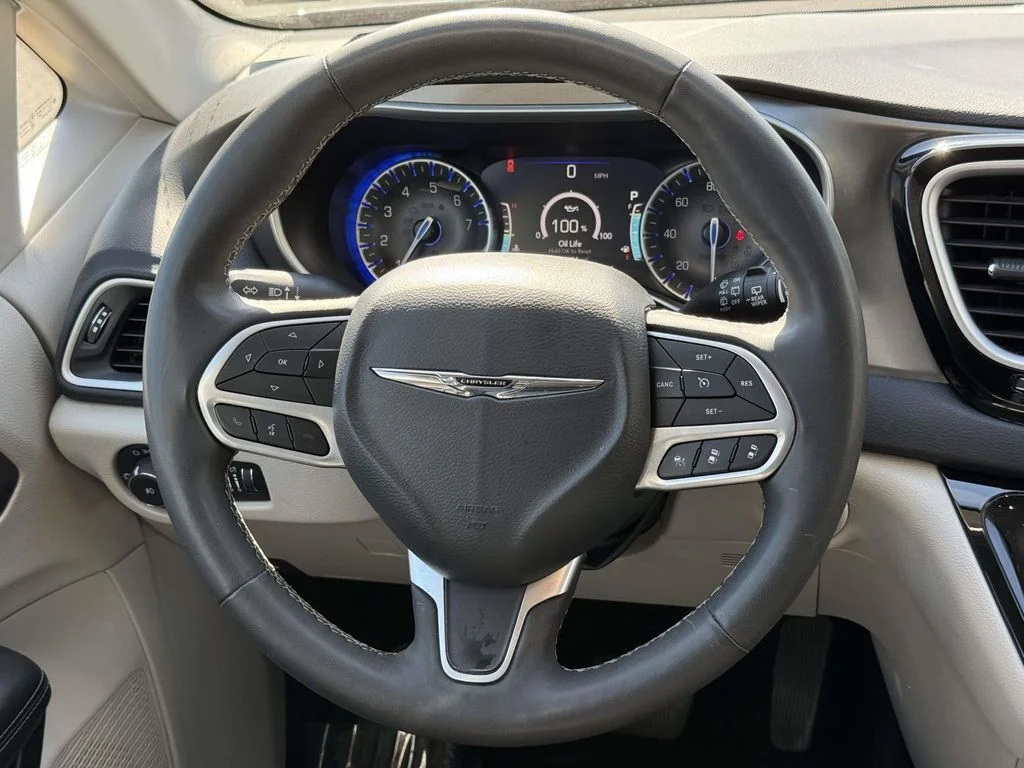 Used 2024 White Chrysler Touring L image 19
