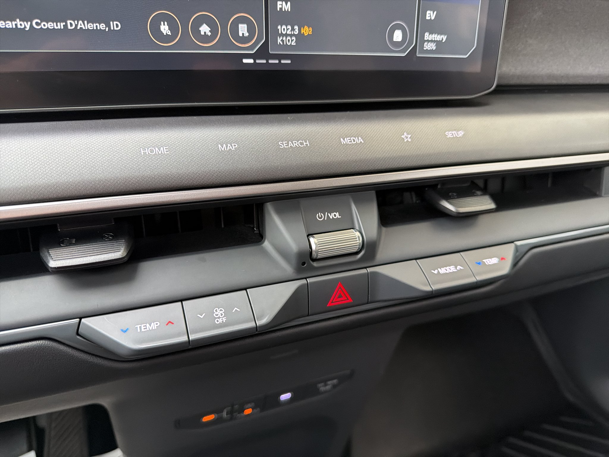 Certified Used 2024 Snow White Pearl Kia Wind image 23