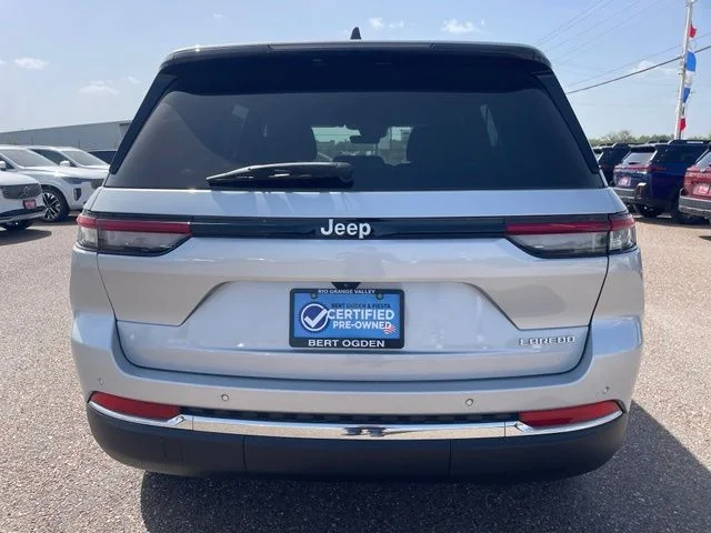 Used 2025 Silver Jeep Laredo image 8