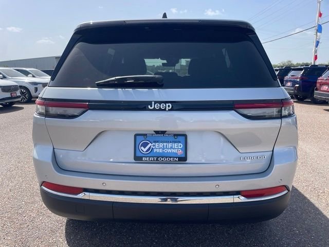Used 2025 Silver Jeep Laredo image 8