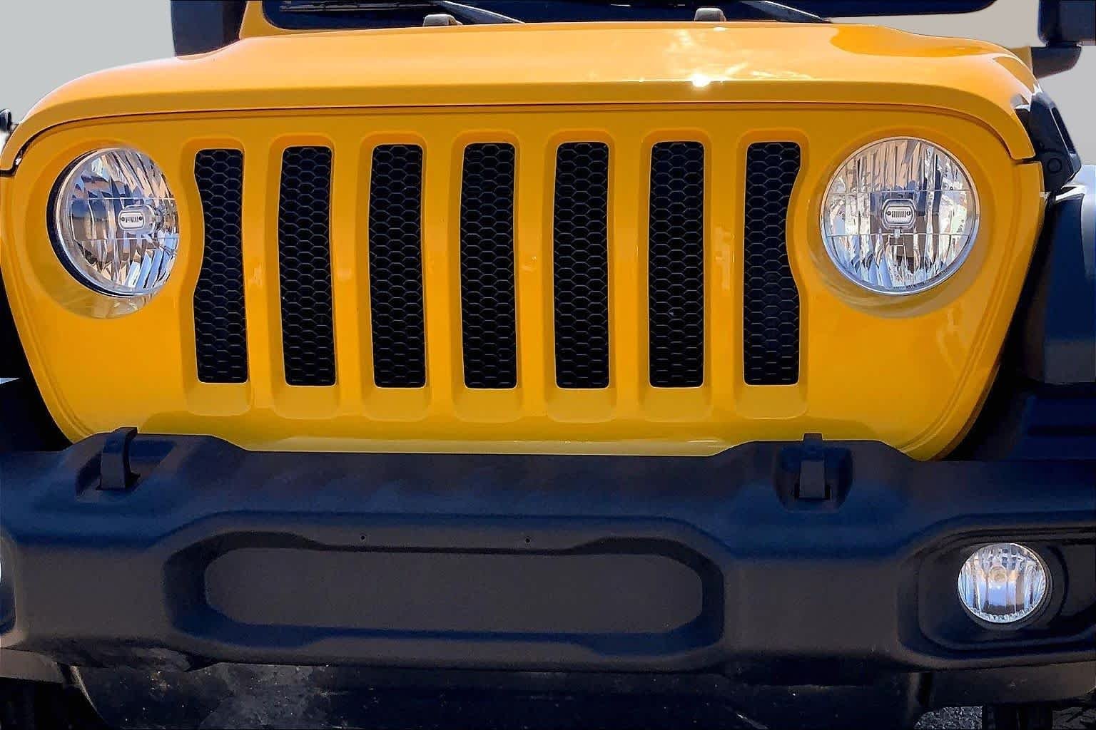 Used 2020 Hellayella Clearcoat Jeep Sport S image 30