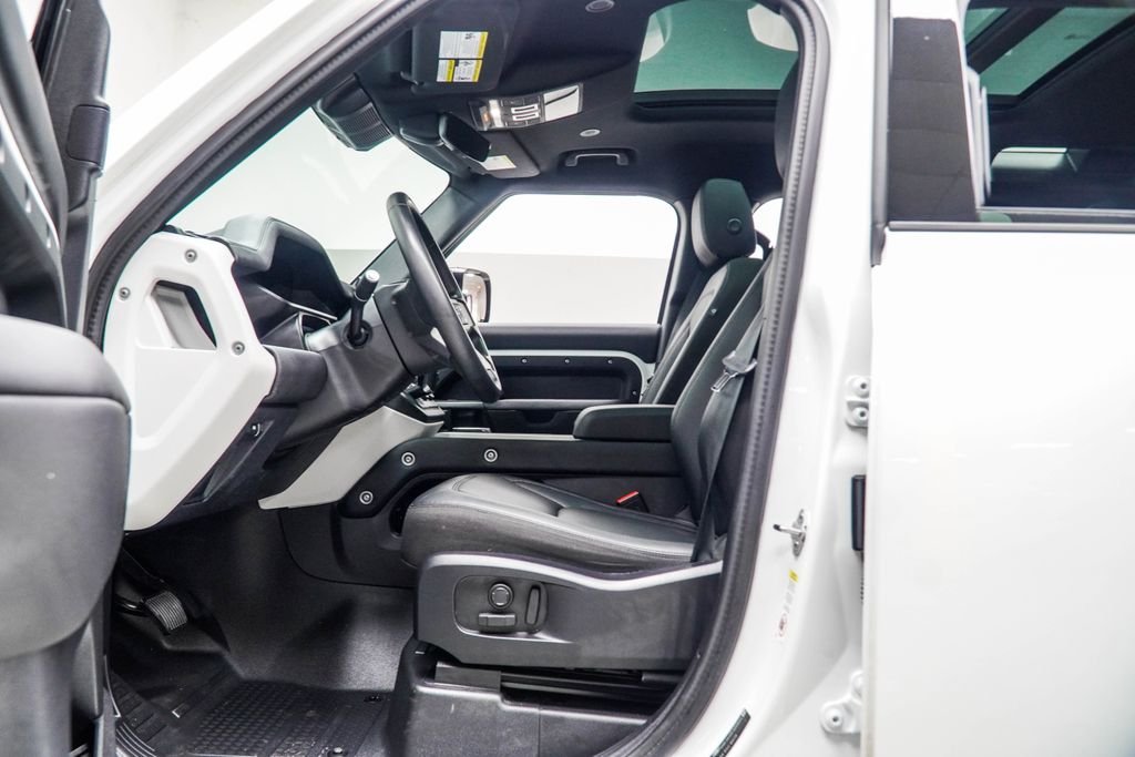 Used 2025 White Land Rover S image 42