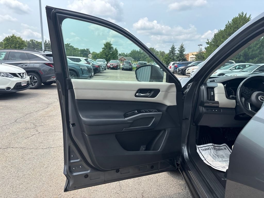 Used 2024 Gray Nissan SL image 16