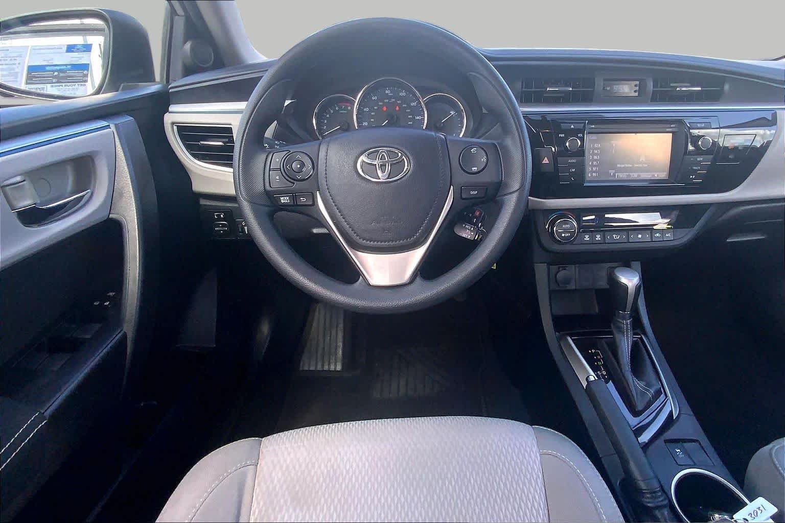 Used 2014 Classic Silver Metallic Toyota LE image 6