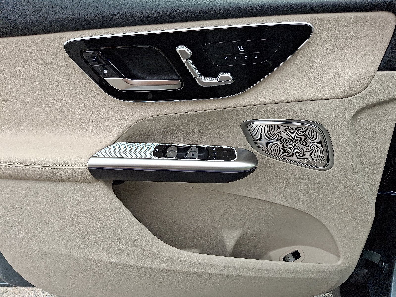 New 2026 Verde Silver Metallic - 188 Mercedes-Benz  image 8