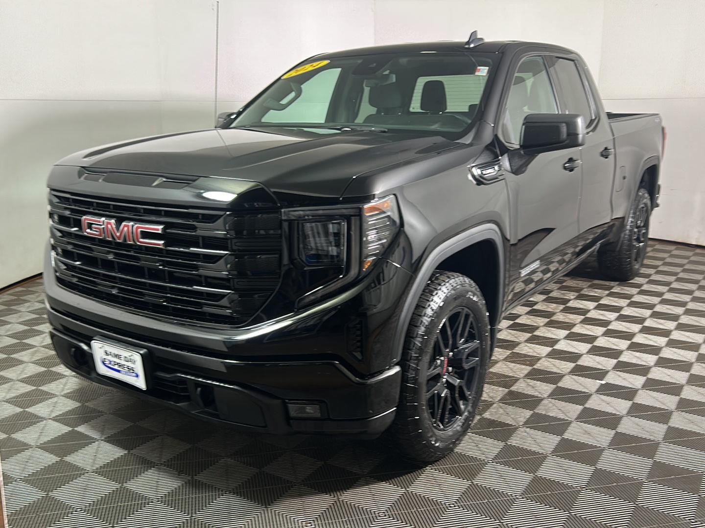 Used 2024 Onyx Black GMC Elevation image 10