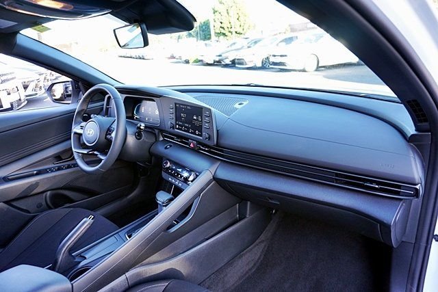 Used 2026 White Hyundai SEL Sport image 9