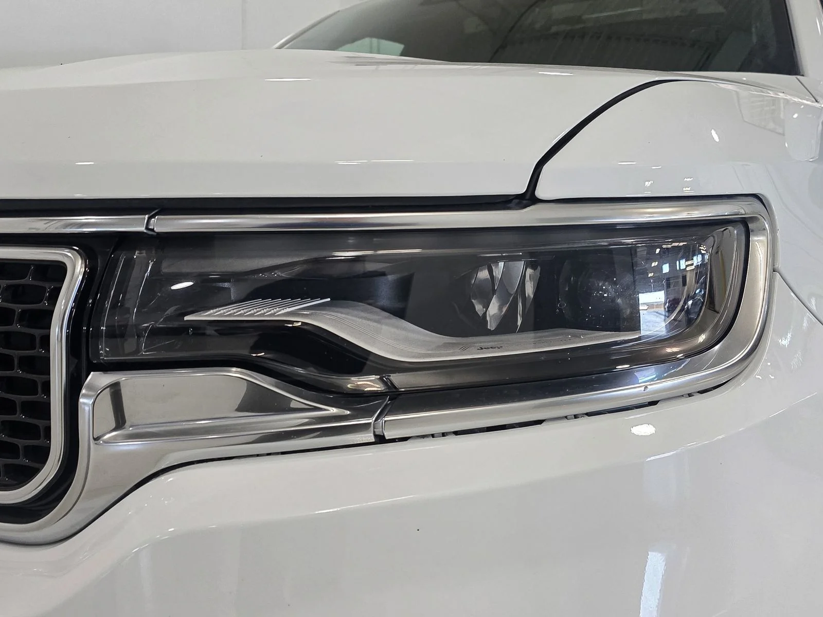 Used 2022 White Jeep Series III image 13