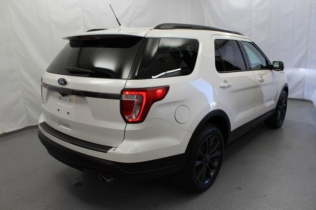 Used 2018 White Platinum Tri-Coat Metallic Ford XLT image 10