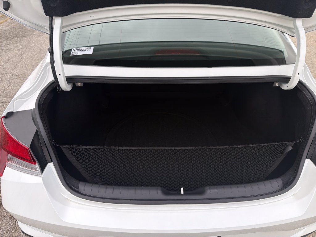 Used 2022 Gray Hyundai SEL image 9