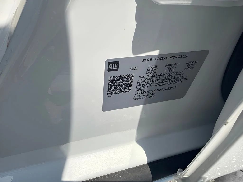Used 2024 White Chevrolet LT image 22