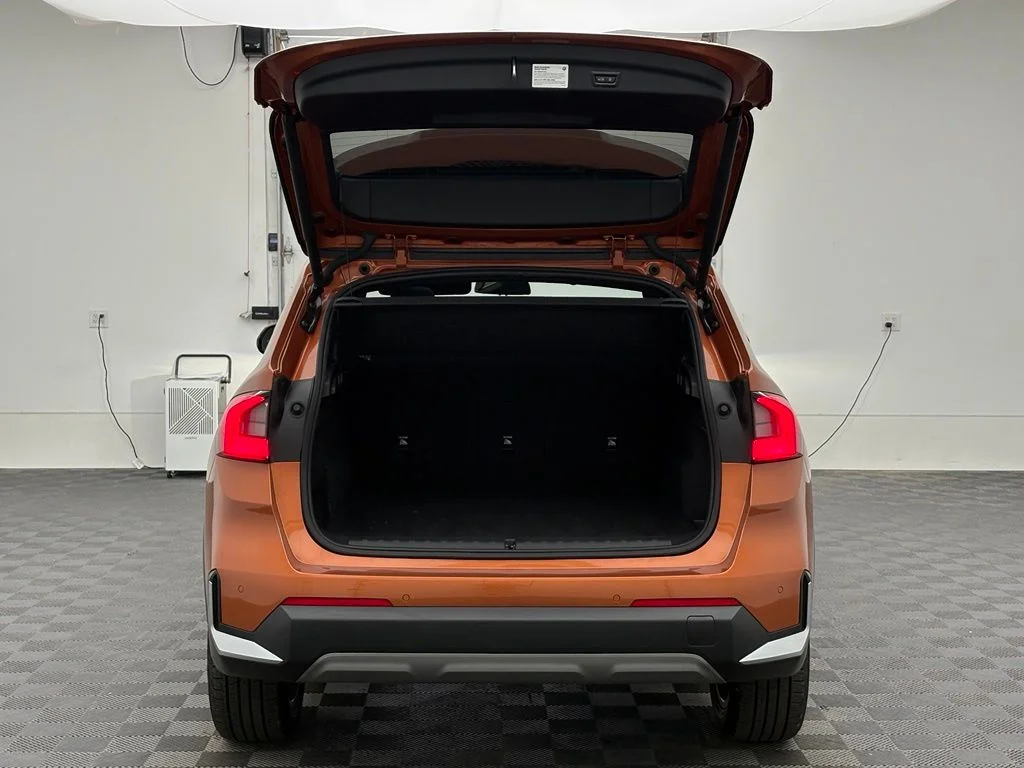 Used 2023 Utah Orange Metallic BMW xDrive28i image 11