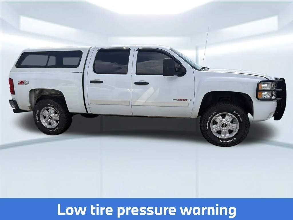 Used 2007 White Chevrolet LT image 14