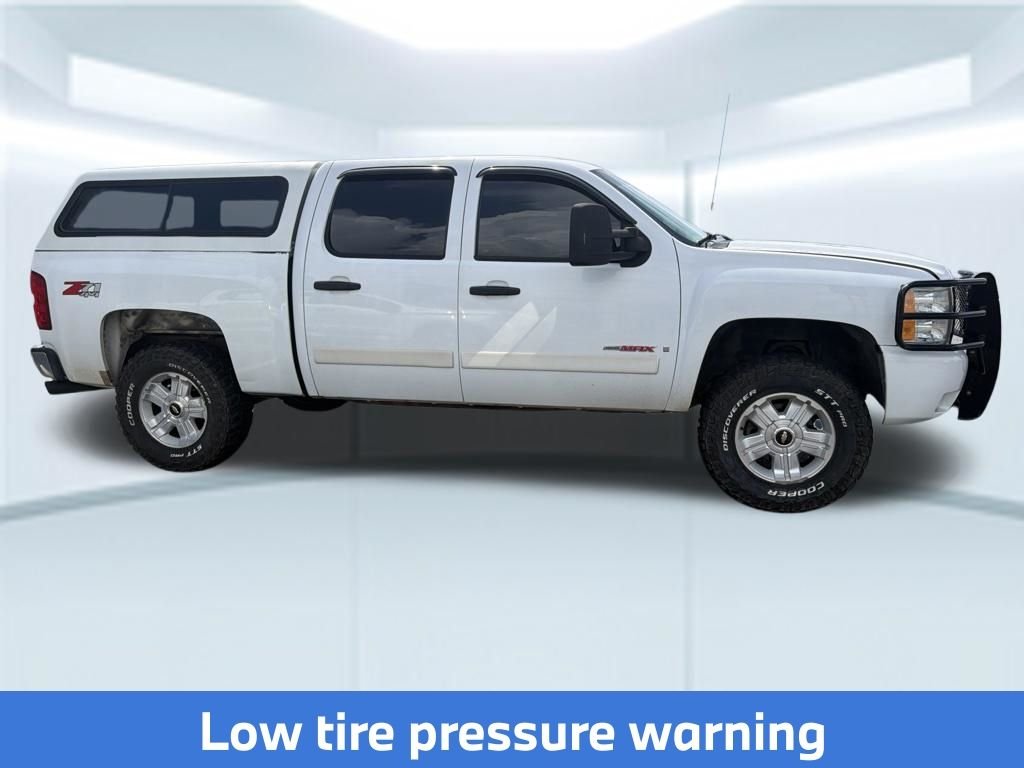Used 2007 White Chevrolet LT image 14