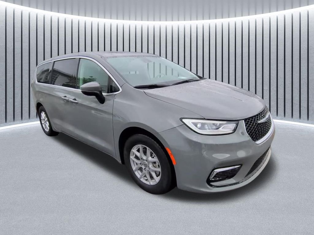 Used 2023 White Chrysler Touring L image 18