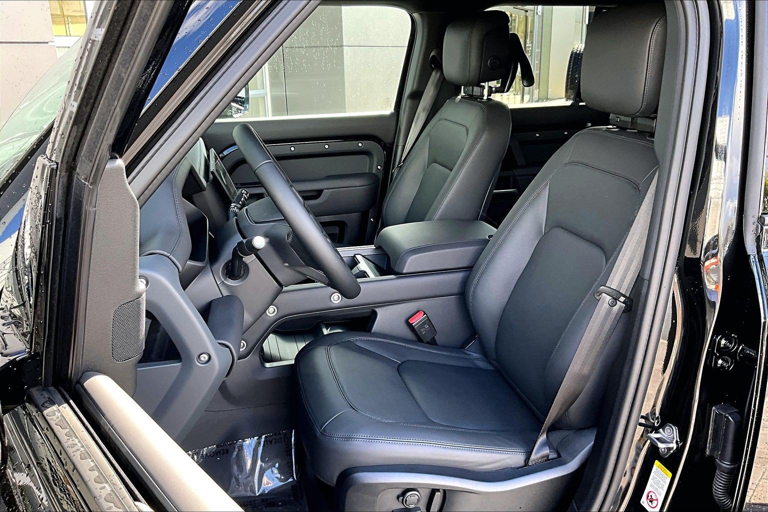New 2026 Santorini Black Land Rover X-Dynamic SE image 9