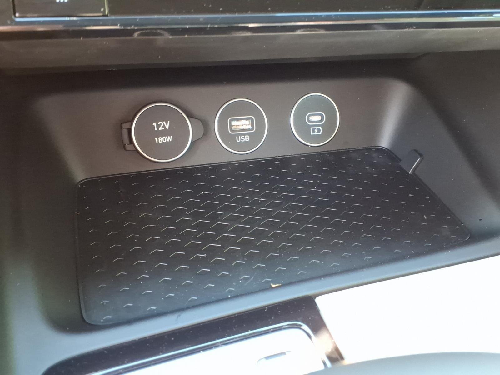 2026 GENESIS G70 Standard - Photo 29