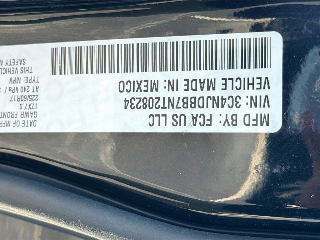 Used 2022 Diamond Black Crystal Pearlcoat Jeep Latitude image 24