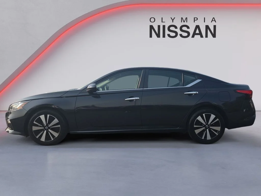 Used 2022 Blue Nissan 2.5 SV image 3